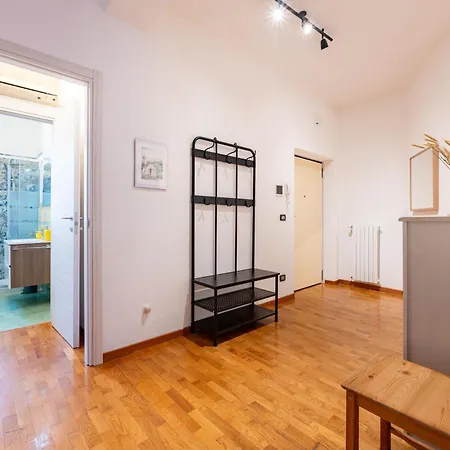 Guesthost - Blu&yellow In Station *