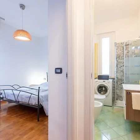 Blu&yellow In Station Apartment *