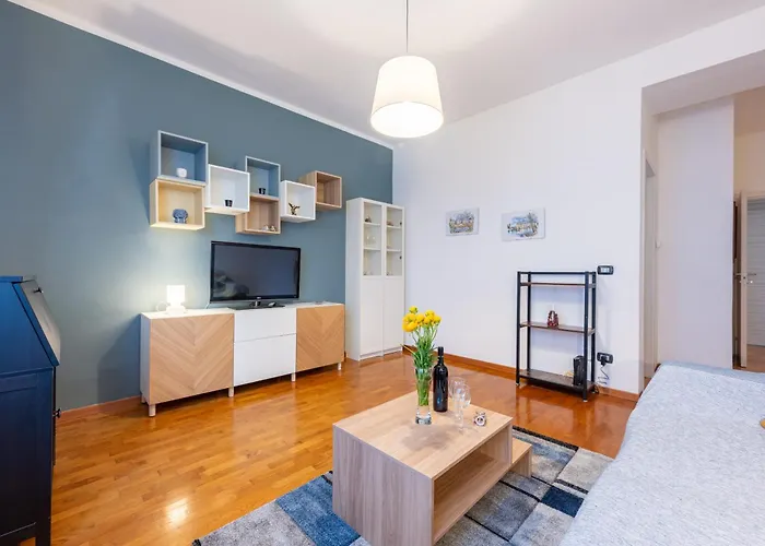 Guesthost - Blu&yellow In Station