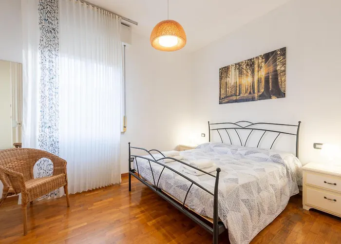 Guesthost - Blu&yellow In Station Апартаменты