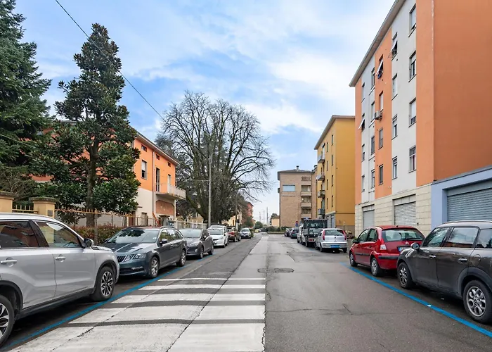 Guesthost - Blu&yellow In Station Парма