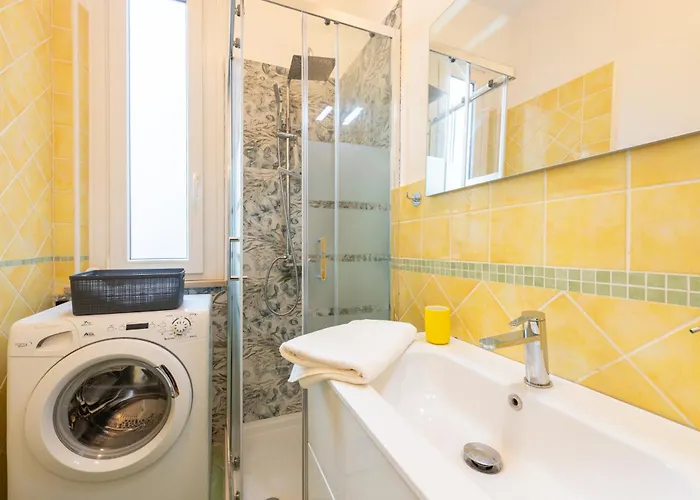 Апартаменты Guesthost - Blu&yellow In Station Парма