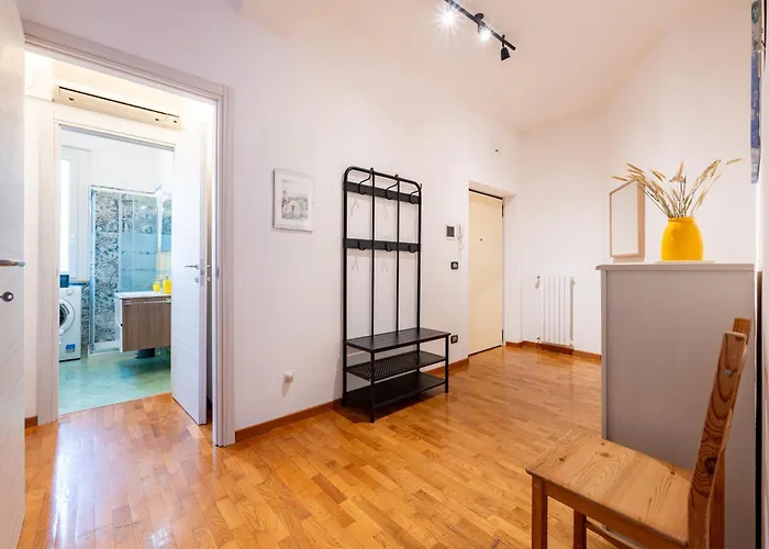 Guesthost - Blu&yellow In Station *