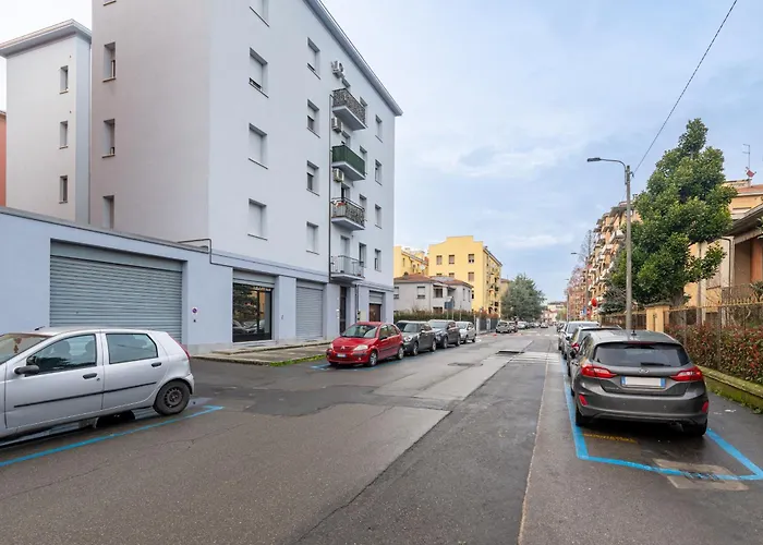 Guesthost - Blu&yellow In Station Апартаменты Парма