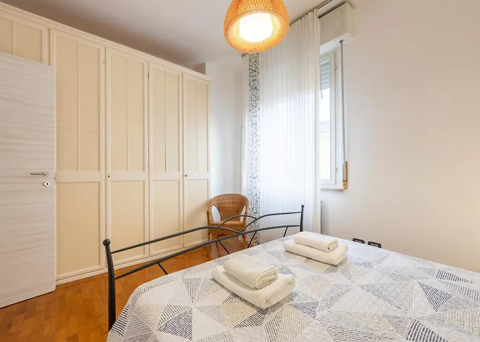 Апартаменты Guesthost - Blu&yellow In Station Парма