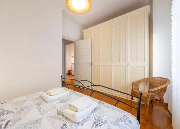 Guesthost - Blu&yellow In Station Апартаменты