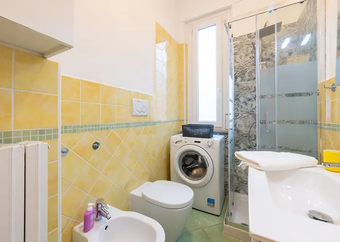 Guesthost - Blu&yellow In Station Апартаменты Парма